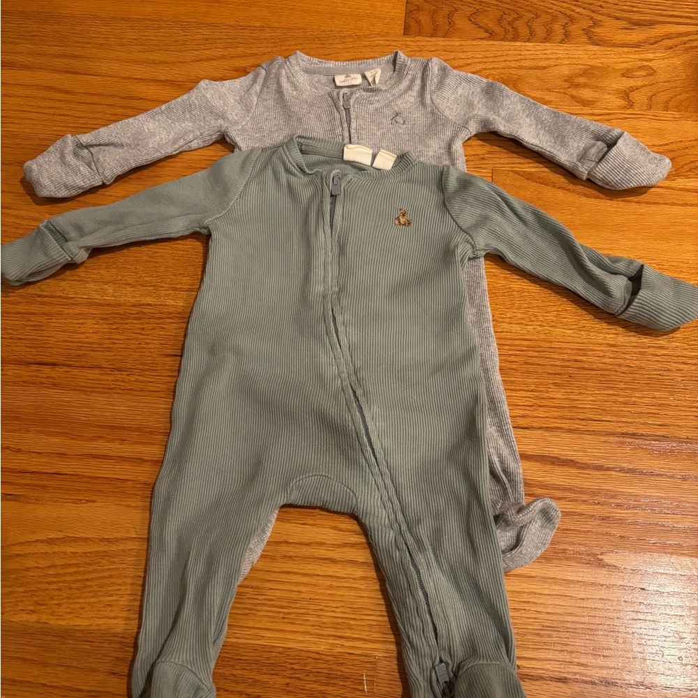 Very gently used 0-3 months Gap Baby footies! Adorable for your LO!